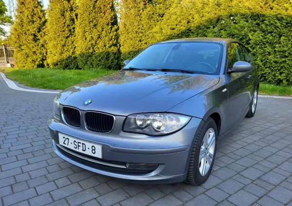 samochody osobowe BMW Seria 1 cena 19500 przebieg: 217000, rok produkcji 2009 z Śmigiel